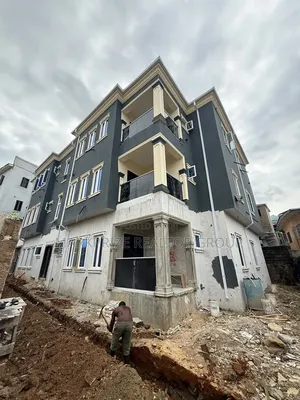 3bdrm Apartment in Opebi Ikeja Lagos for sale