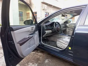Toyota Camry LE 4dr Sedan (2.5L 4cyl 6A) 2016 Blue