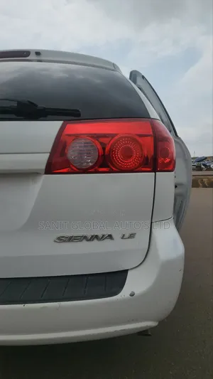 Toyota Sienna 2009 White