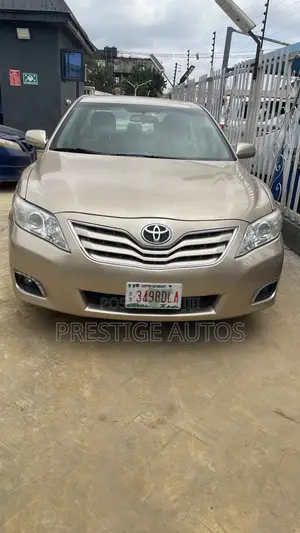 Toyota Camry 2010 Gold
