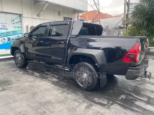 Toyota Hilux 2024 Black