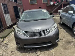 Toyota Sienna LE FWD 8-Passenger 2013 Gray