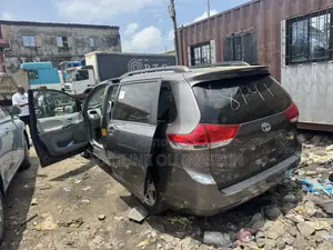 Toyota Sienna LE FWD 8-Passenger 2013 Gray