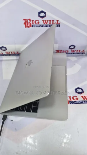 Laptop Apple MacBook Pro 2017 8GB Intel Core i5 SSD 256GB