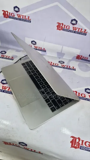 Laptop Apple MacBook Pro 2017 8GB Intel Core i5 SSD 256GB
