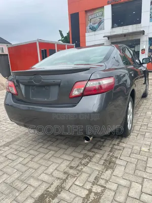 Toyota Camry XLE V6 4dr Sedan (3.5L 6cyl 6AM) 2010 Maroon