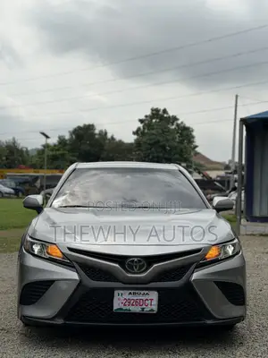 Toyota Camry SE FWD (2.5L 4cyl 8AM) 2018 Silver