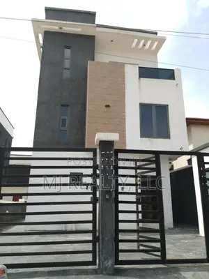 5bdrm Duplex in Phase 2 for sale