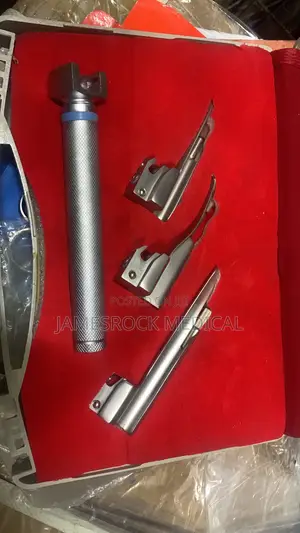 Laryngoscope for Intubulation