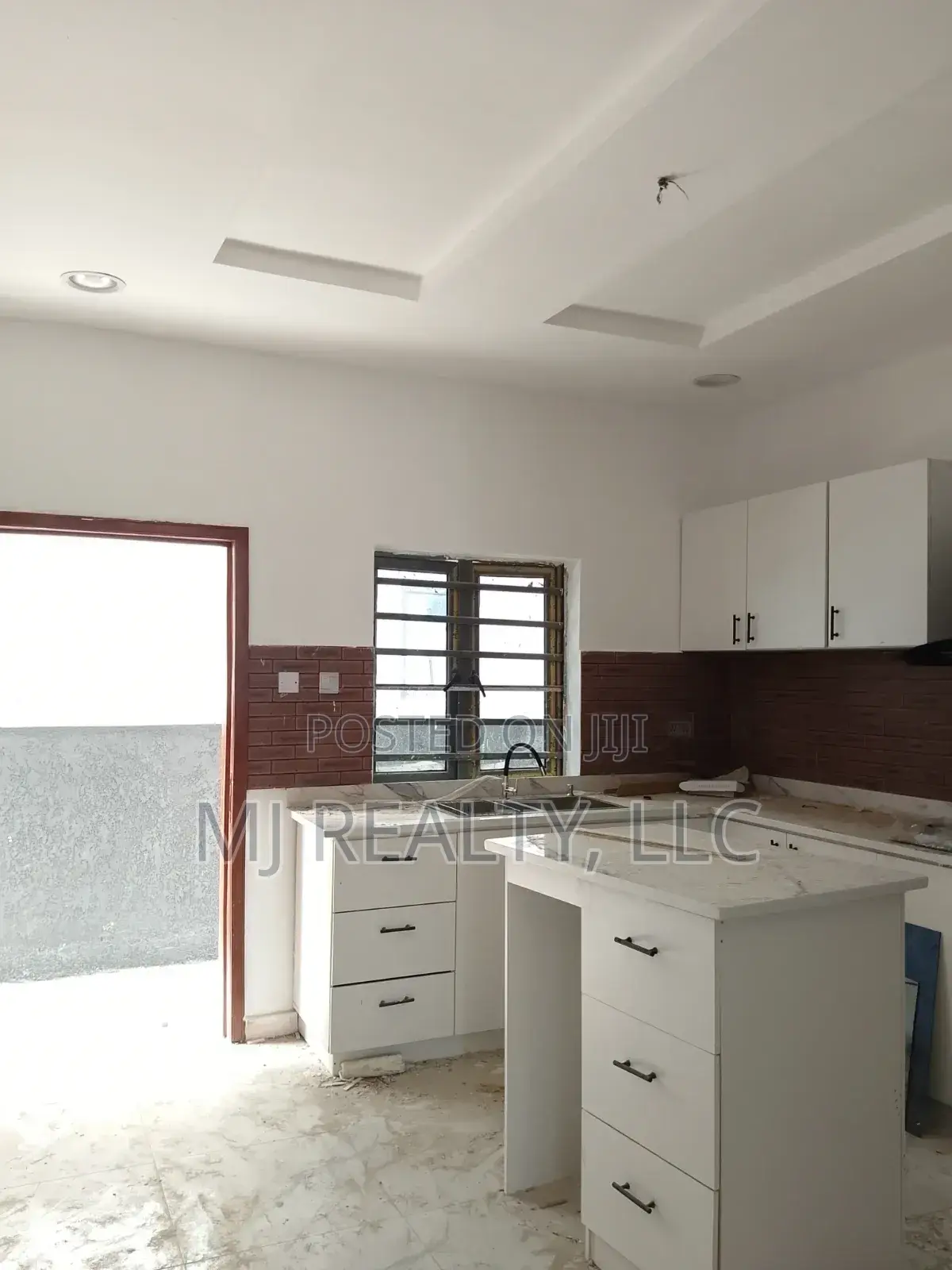 5bdrm Duplex in Phase 2 for sale