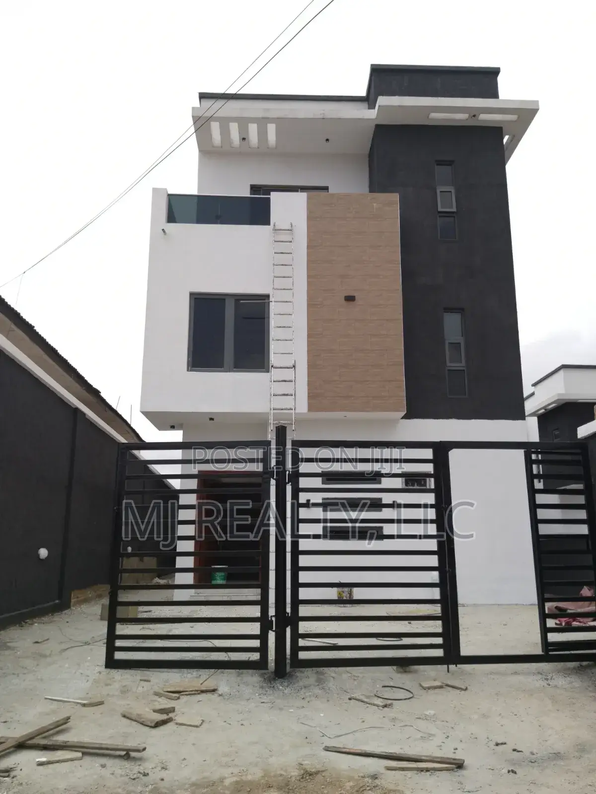 5bdrm Duplex in Phase 2 for sale
