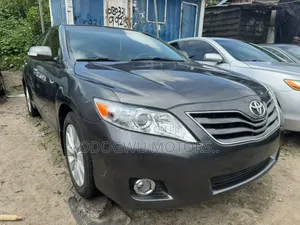 Toyota Camry LE V6 4dr Sedan (3.5L 6cyl 6A) 2011 Gray