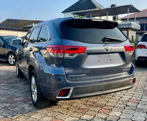 Toyota Highlander Limited 2019 Gray