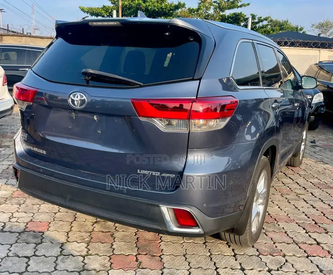Toyota Highlander Limited 2019 Gray