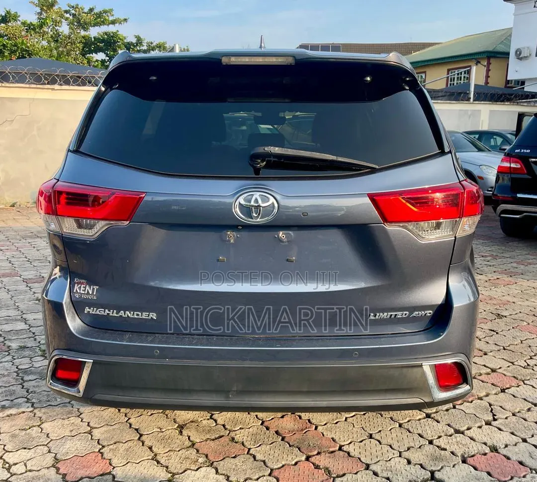 Toyota Highlander Limited 2019 Gray