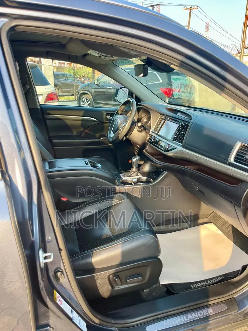Toyota Highlander Limited 2019 Gray