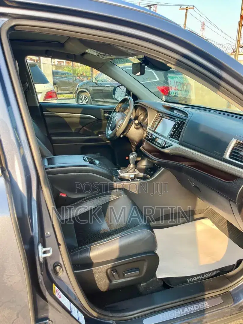 Toyota Highlander Limited 2019 Gray