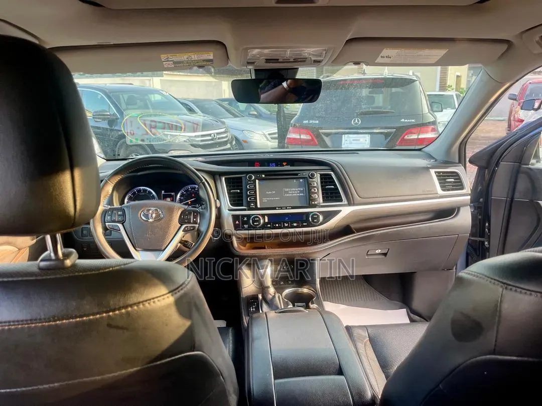 Toyota Highlander Limited 2019 Gray