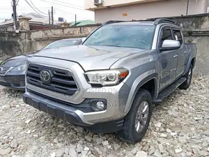 Toyota Tacoma 2018 Silver