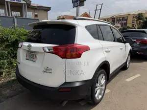 Toyota RAV4 Limited AWD (2.5L 4cyl 6A) 2013 White