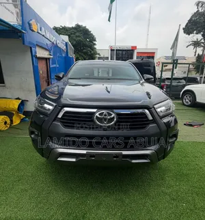 Toyota Hilux 2025 Black