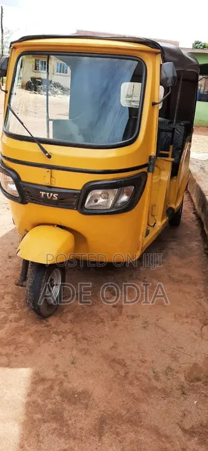 TVS Apache 160 4V 2022 Yellow