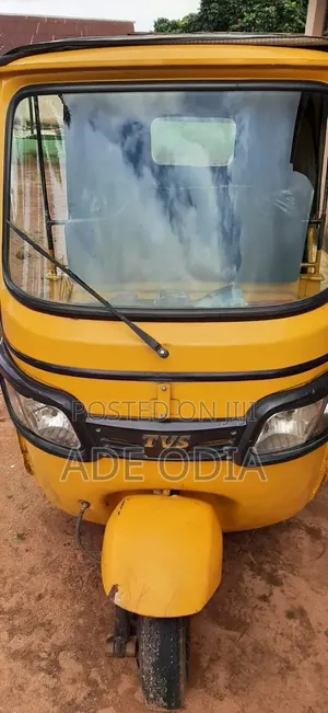 TVS Apache 160 4V 2022 Yellow