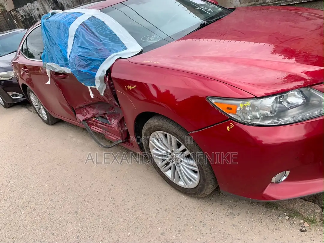 Lexus ES 2013 Red