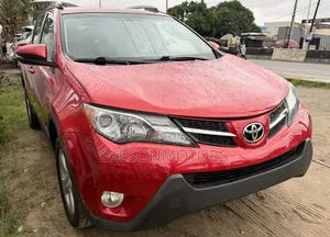 Toyota RAV4 XLE 4dr SUV AWD (2.5L 4cyl 6A) 2015 Red