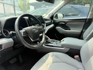 Toyota Highlander Limited 2021 Silver