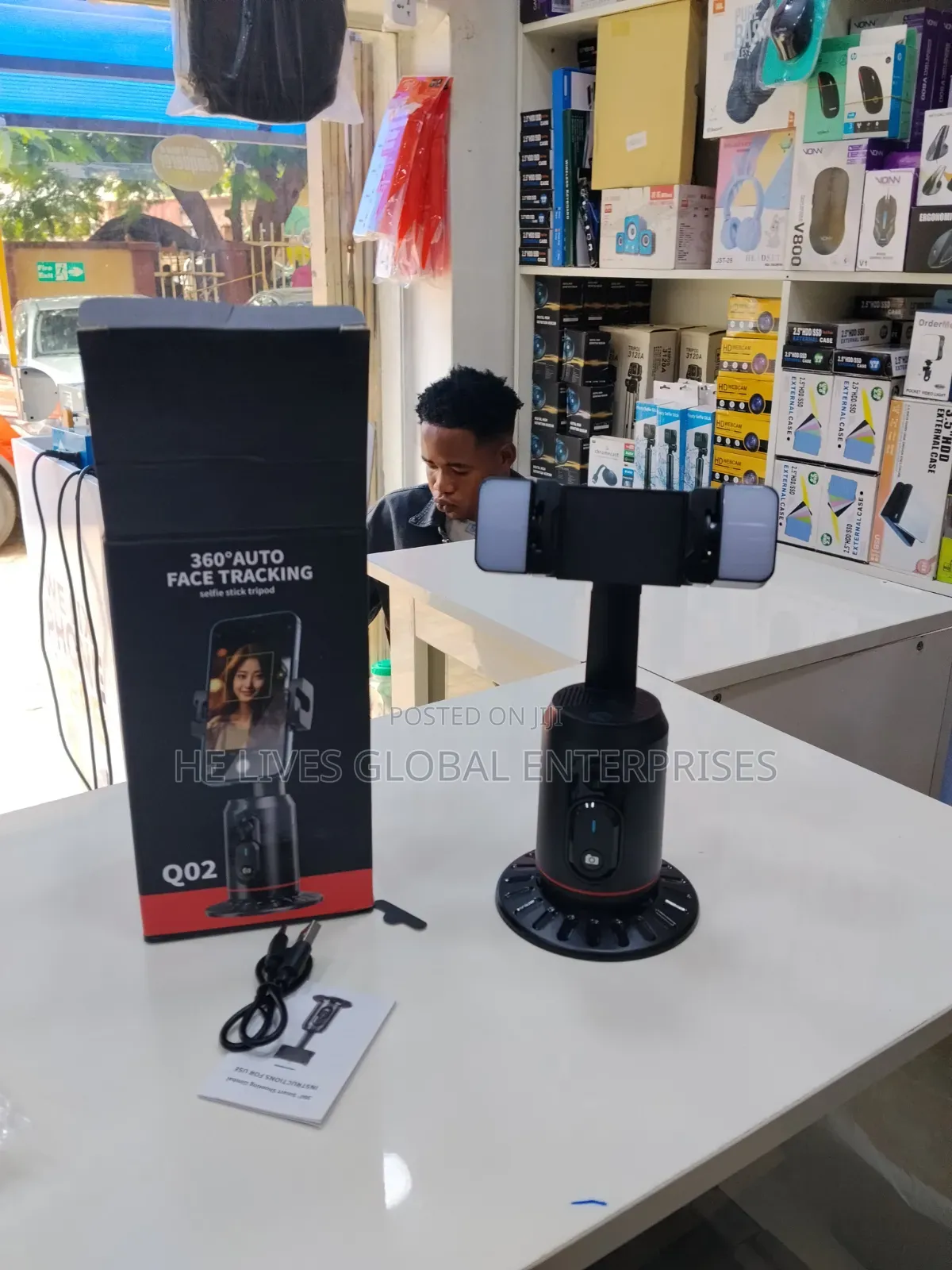 Q02 360' Auto Face Tracking With Lights