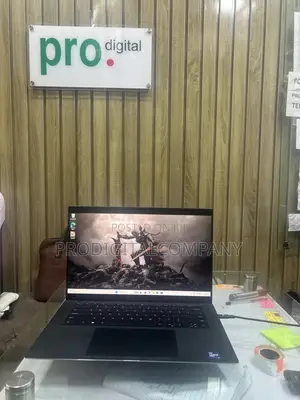 Laptop Dell Precision 5560 32GB Intel Core i9 SSD 512GB