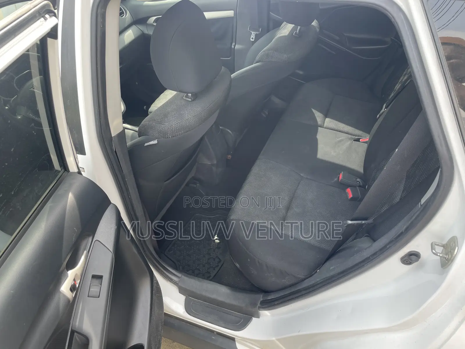 Pontiac Vibe 2009 White