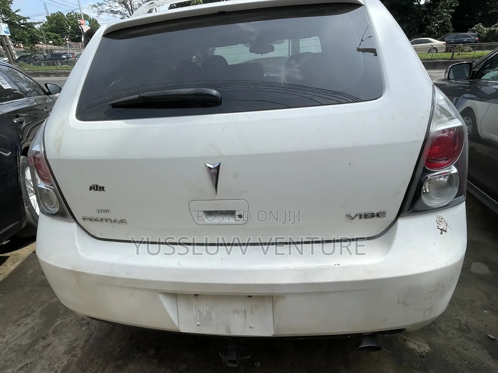 Pontiac Vibe 2009 White