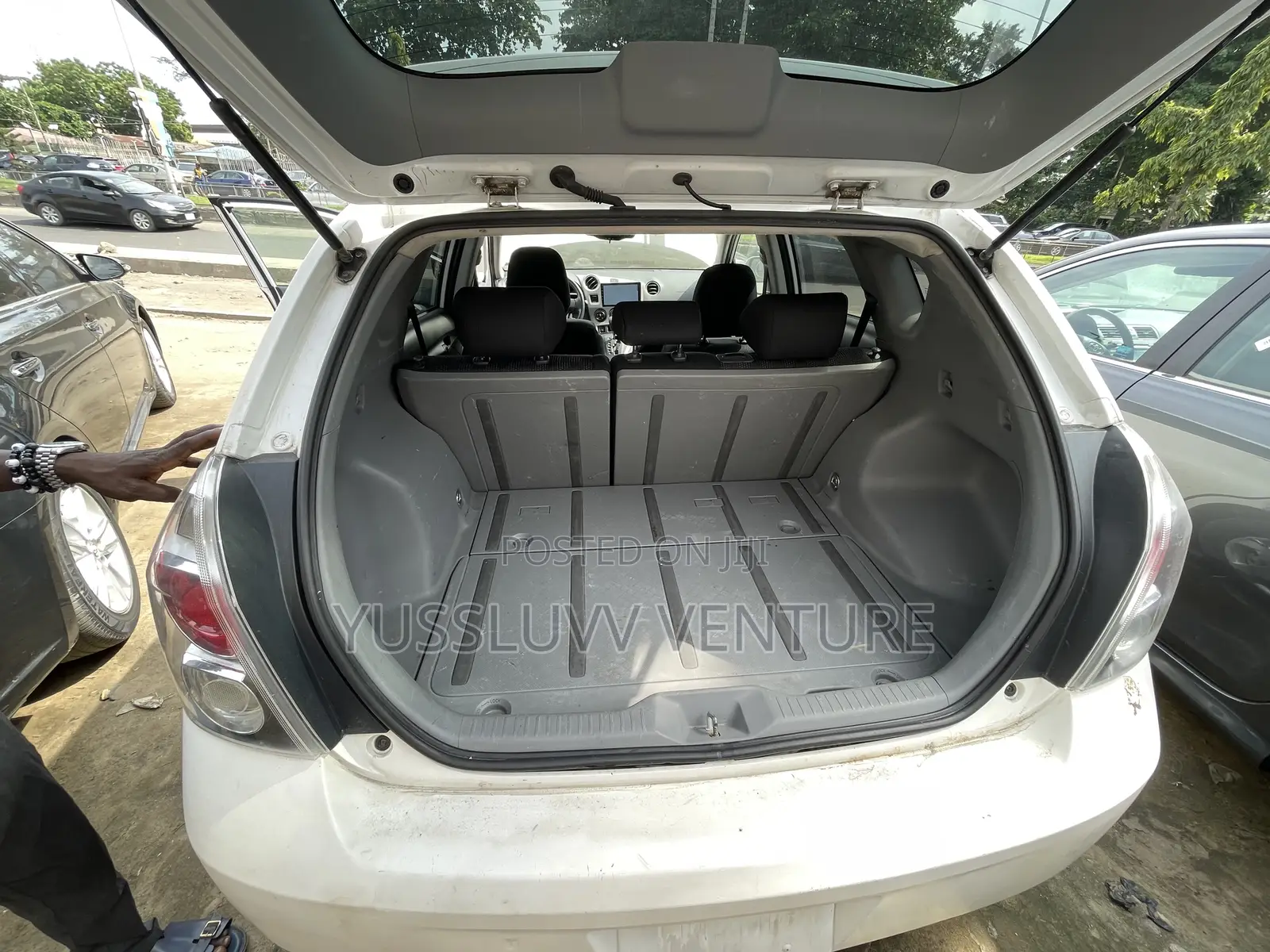 Pontiac Vibe 2009 White