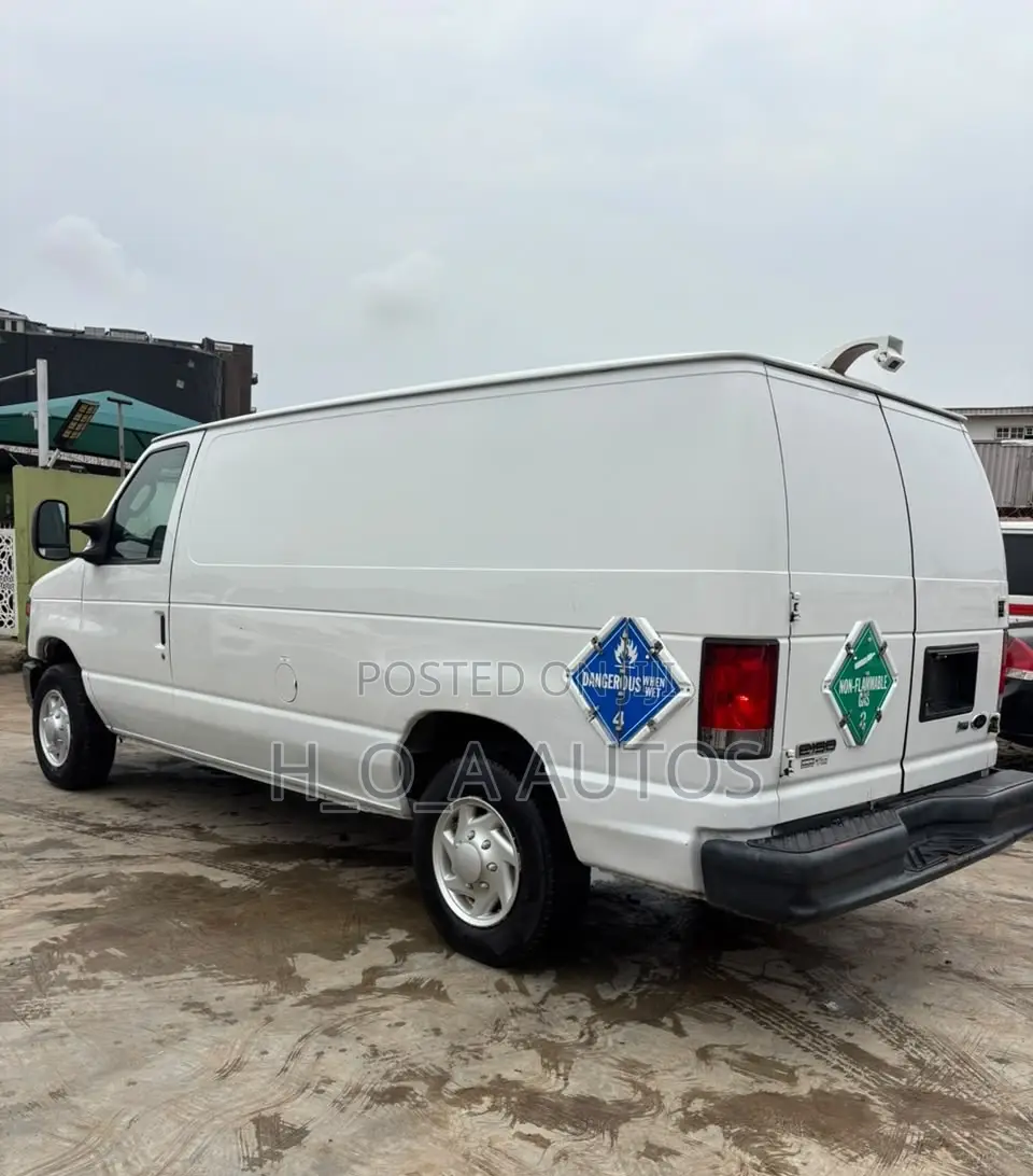 Ford E-150 Van 2011 White