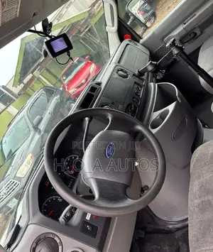 Ford E-150 Van 2011 White