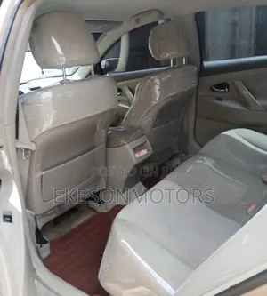 Toyota Camry LE 4dr Sedan (2.5L 4cyl 6AM) 2010 Gold