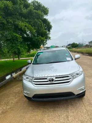 Toyota Highlander SE 2012 Silver