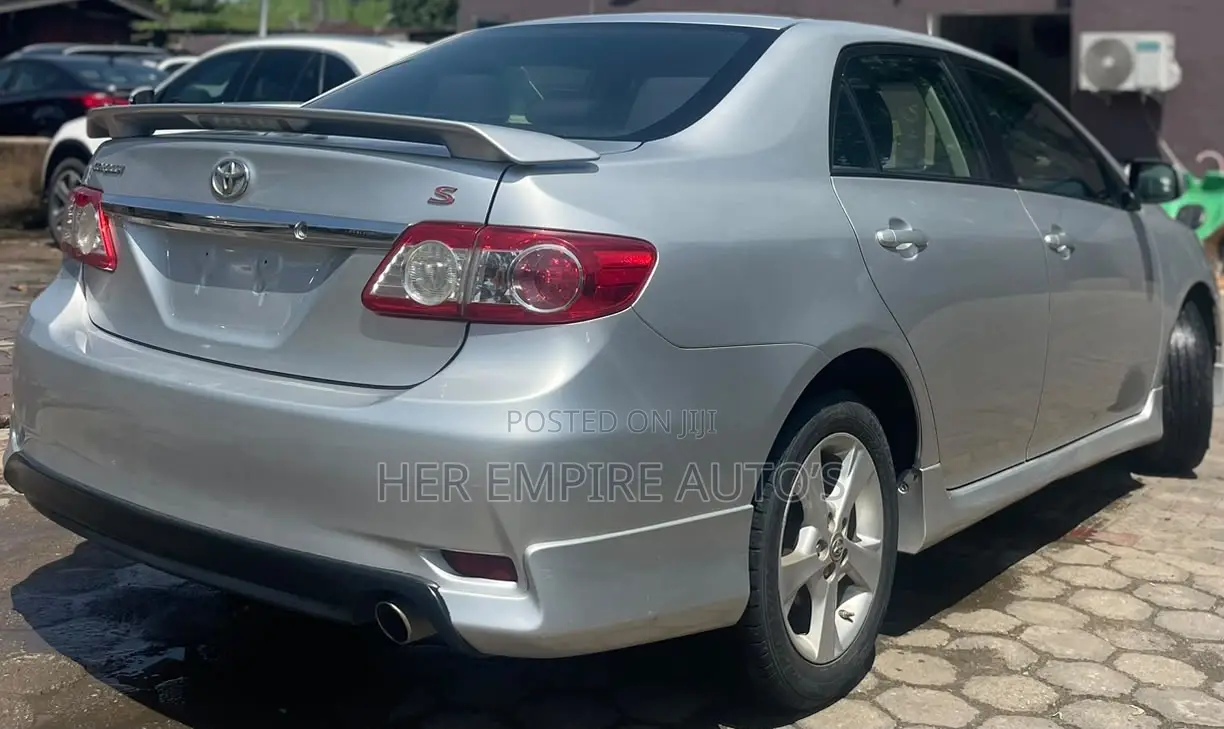 Toyota Corolla 2012 Silver