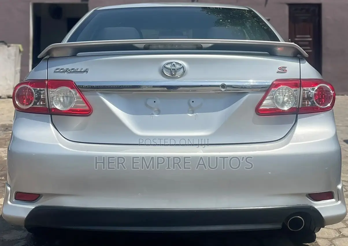 Toyota Corolla 2012 Silver