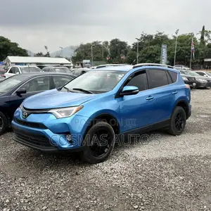 Toyota RAV4 LE FWD (2.5L 4cyl 6A) 2017 Blue
