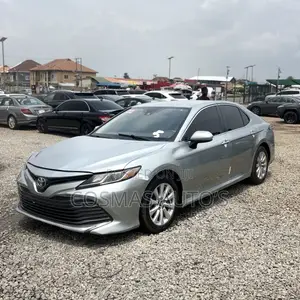 Toyota Camry 2018 Silver