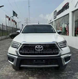 Toyota Hilux 2022 White