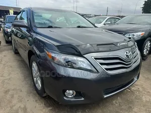 Toyota Camry XLE 4dr Sedan (2.5L 4cyl 6A) 2011 Gray