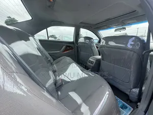 Toyota Camry XLE 4dr Sedan (2.5L 4cyl 6A) 2011 Gray