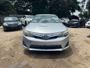 Toyota Camry SE 4dr Sedan (2.5L 4cyl 6A) 2013 Gray