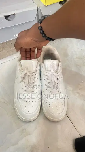 White Nike Airforce 1