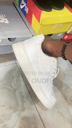 White Nike Airforce 1