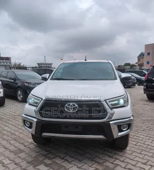 Toyota Hilux 2020 White